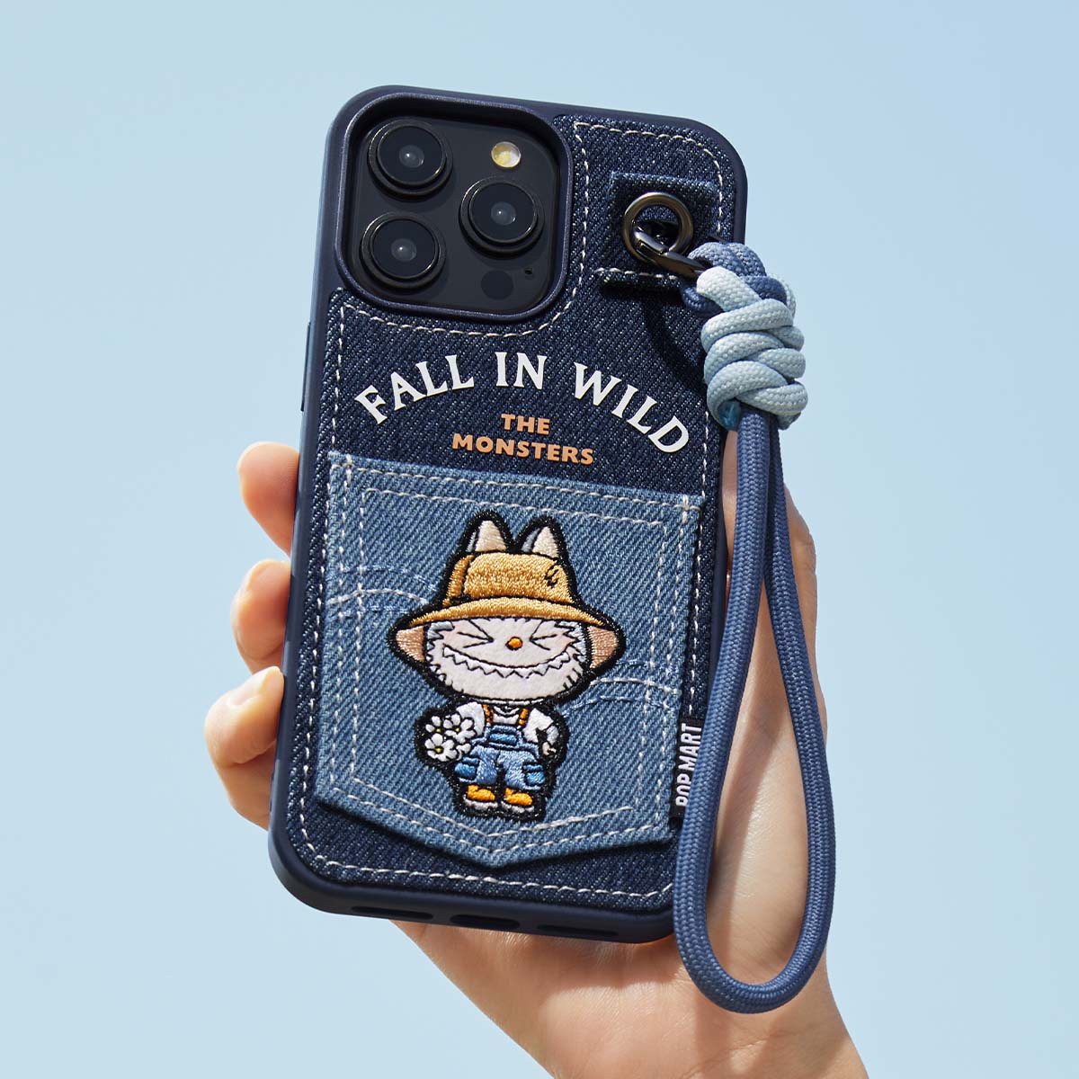 Coque Labubu Fall In Wild avec Lanière | iPhone 14 Pro Max & 15 Pro Max