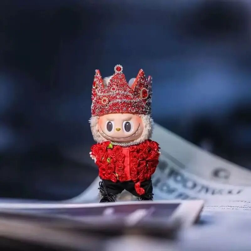 Costume Couronne Royale pour Figurine Labubu – Édition Roses Rubis – Image 3