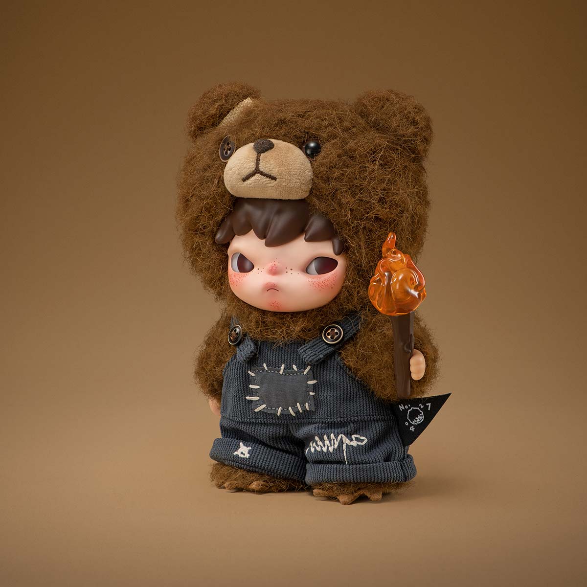 Hirono Living Wild – Fight for Joy Plush Doll | Figurine de Collection Artistique et Design