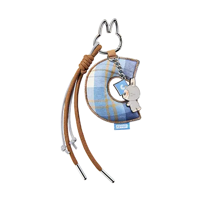 Pendentif Lettre “C” Labubu – Pin for Love Series