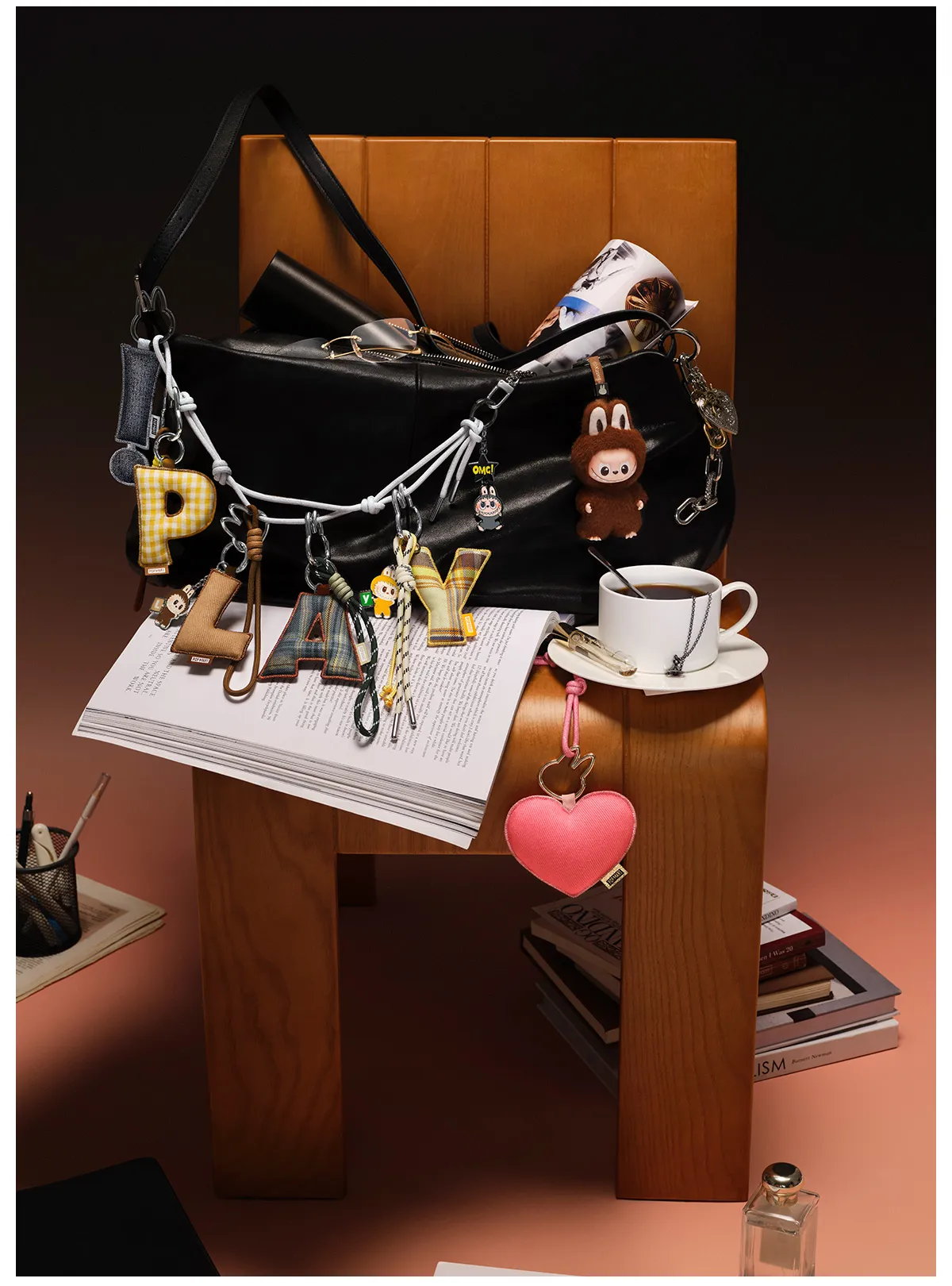 Pendentif Symbole “&” Labubu – Pin for Love Series | Accessoire Collectible en Blind Box (N–Z) – Image 5